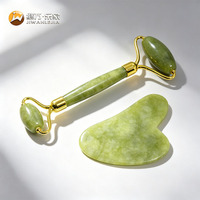 Jiwan Lejia – Kit de massage facial en jade vert Xiuyan naturel de haute qualité avec rouleau et pierres Gua Sha, personnalisable avec votre logo
