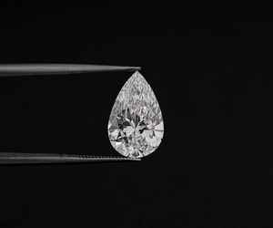 Diamant de laboratoire certifié IGI 3,03 carats, couleur D, taille poire, percé au laser, pour bague de fiançailles - Product Image 2