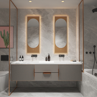 Meuble-lavabo double mural en bois de noyer foncé avec vasques à poser, miroir LED à cadre doré, robinets chromés, style moderne