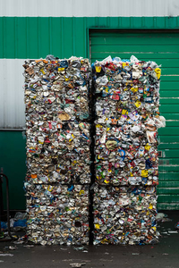 Presse à balles hydraulique UNIV à bas prix compacteur à tambour recyclé automatique pour bouteilles canettes papier plastique - Product Image 3