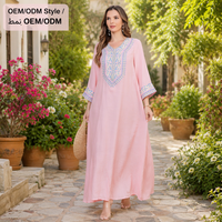 Robe élégante sur mesure, coupe ample, texturée, avec broderie florale colorée sur le devant et les poignets |   Abaya quotidienne de Dubaï, robe décontractée musulmane