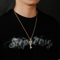 Collier pendentif cœur carré en zircon cubique pour femme, chaîne de clavicule minimaliste de luxe, style tendance Instagram, cadeau viral TikTok