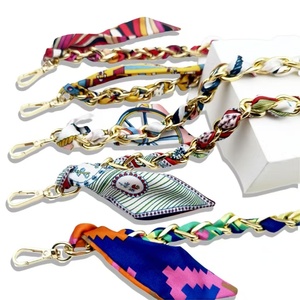 Tracolla di Ricambio con Catena Corta in Metallo, Multicolore, 44CM - Funzione per Sciarpa e Supporto <span class=keywords><strong>Telefono</strong></span> - Product Image 2