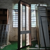 Paravent en acier inoxydable personnalisé avec éclairage LED, bloc de verre et écran en verre cannelé, décoration d'entrée de villa ou d'hôtel