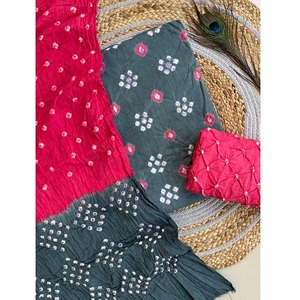 Hermosa parte superior de mano de algodón puro Shatin Bandhani con conjunto de traje ligero Mul Bandhani Dupatta y Bandhani Salwar coordinado - Product Image 3
