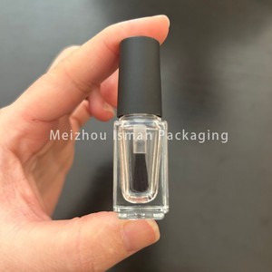 ISMAN Envío Inmediato: Botella Vacía de Esmalte de <span class=keywords><strong>Uñas</strong></span> de 4ml con Pincel, Tapa Negra Mate/Blanca, Envase de Vidrio Transparente, Venta al por Mayor Directa de Fábrica - Product Image 4