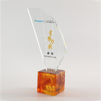 Trophée en cristal en cascade Jadevertu avec base carrée en Liuli, logo personnalisé, finition polie, design gravé, durable