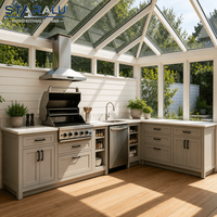 Îlot de cuisine extérieur modulaire avec barbecue, armoires et plan de travail en acier inoxydable pour terrasse, jardin et espaces bord de piscine