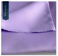 Serviettes de table carrées blanches modernes, serviettes en tissu adaptées aux restaurants, hôtels, avions et autres lieux.