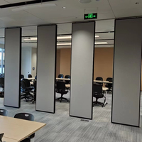 Cloison mobile modulaire pliable moderne, insonorisée et ignifuge, pour écoles, gymnases, hôtels, salles de banquet, avec rail de plafond