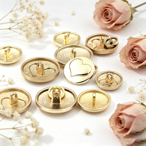 Boutons décoratifs en métal doré mat à motif cœur gaufré élégant, plusieurs tailles, pour manteau, bricolage et ornementation - Product Image 5