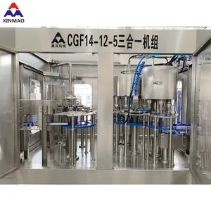 Proceso de fabricación de agua embotellada de plástico completamente automático Máquina de llenado Línea de producción de agua mineral