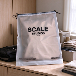 Bolsa de Almacenamiento de Ropa de Plástico PE Suave con Cordón Negro, 35x45cm, con Logotipo Personalizado, para Empaque de Marca de Ropa - Product Image 1