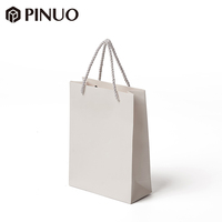 Sac cadeau en papier kraft blanc PINUO avec poignée torsadée, sac de shopping pour emballage de bijoux, logo personnalisé imprimé