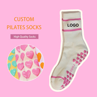 Chaussettes de yoga et de pilates pour femmes, personnalisées, colorées, roses, antidérapantes, en tissu éponge, avec logo en forme de cœur, ruban, nœud brodé, volants
