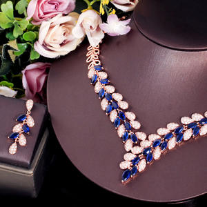 Set Perhiasan Kalung dan Anting Premium Cubic Zircon Desain Daun Mewah Warna Emas Dubai untuk Wanita Aksesoris Pesta Pertunangan - Product Image 5