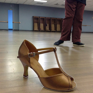 <span class=keywords><strong>Zapatos</strong></span> de baile latino de satén tostado clásico con tacón Cuan de 6,0 cm para estilos de salsa y Latino Diseño especial para entusiastas del baile - Product Image 4