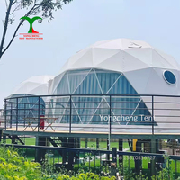 Yourte de glamping de luxe tente d'hôtel moderne maison de dôme de PVC pour le logement tente de serrage