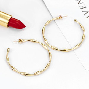 ต่างหูทองคำสีทองแบบกำหนดเอง 14k 18k ชุบทอง PVD แฟชั่น ต่างหูสแตนเลส 316L รูปทรงไม้ไผ่ สำหรับผู้หญิง - Product Image 4