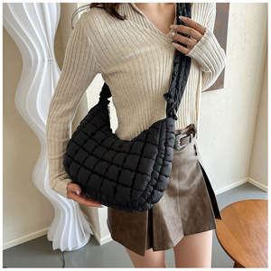 Hermosos Bolsos Cruzados de Hombro para Mujer, Bolsos de Mano Acolchados con Pliegues, Bolsos de Hombro de Algodón con Burbujas para Mujer - Product Image 3