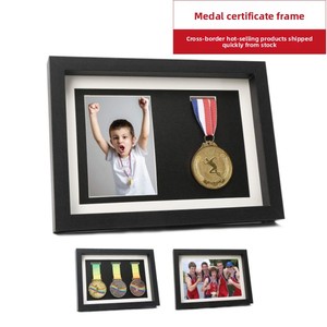 Cadre en bois multi-compartiments pour médailles de marathon, boîte à souvenirs en bois creux, vitrine pour certificats et objets sportifs - Product Image 2