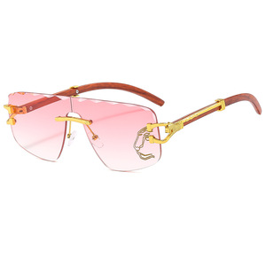 Gafas de Sol QSF sin Marco de una Pieza, UV400, Bordes Ondulados, Tinte Negro, Unisex, con Diadema con Estampado de Leopardo - Product Image 2