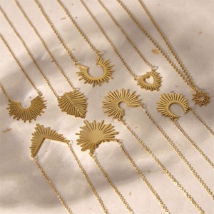 Wholesale Women <b>Necklace</b> Gold Sun Flower Jewelry Custom Stainless Steel Sun Flower Pendant <b>Necklaces</b> - Product Image 2