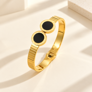 Bracelet jonc à double médaillon, en acier inoxydable avec placage sous vide en or 14 carats, bords à chiffres romains et centres noirs - Product Image 1