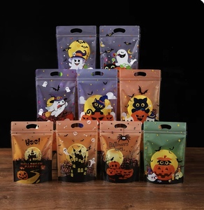 Bolsa de plástico mate con cierre de cremallera Ghost Pal para dulces y chocolate de Halloween - Product Image 5
