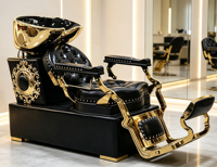 Fauteuils de lavage de cheveux de salon inclinables de luxe, vintage, en cuir capitonné, avec armoire sculptée dorée et lavabo en céramique dorée