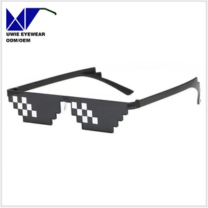Lunettes mosaïques en blocs de construction mignonnes et originales, lunettes de soleil personnalisées style <span class=keywords><strong>Minecraft</strong></span>, lunettes de soleil tendance pour fêtes et cosplay - Product Image 1