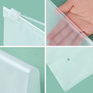 ถุงเก็บของแบบมีซิปล็อค Frosted Travel Storage Bag ใช้ซ้ำได้ สำหรับจัดเก็บเสื้อผ้า รองเท้า เครื่องสำอาง กระเป๋าเดินทาง - Product Image 5