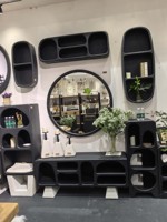 Meuble à vin en bois massif KD avec grille en losanges, support pour 10-19 bouteilles, porte-verres à pied, pieds noirs, design moderne