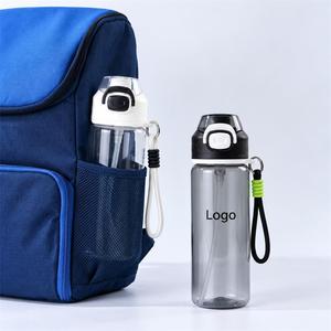 Bouteille d'eau sport élégante en paille 800 ml avec bouchon à bouton-poussoir en plastique et sangle pour étudiants et usage extérieur - Product Image 3