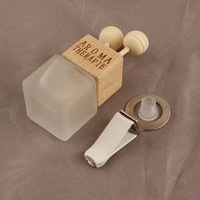 Vente en gros de diffuseurs d'air frais pour voiture, flacons de parfum pour voiture en verre givré, vides, carrés, 8 ml, avec clip de ventilation