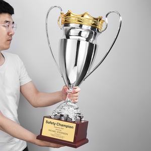 كأس بطل مخصص وبحجم كبير من المعدن، كأس تكريمي لبطولات كرة القدم والأنشطة الجماعية - Product Image 2