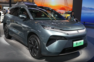 Used Car 2025 Byd Tang <strong>L</strong> Dm-P New Flagship Plug-in Hybrid Suv 200km Four-Wheel Drive 7-Seater <strong>Equipped</strong> with for Radar Detection - Product Image 3