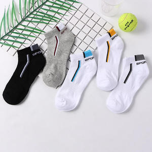 Calzini Sportivi da Uomo Personalizzati, Traspiranti e Compressivi, in Morbido Cotone, per Maratona, con Logo Personalizzato - Product Image 3