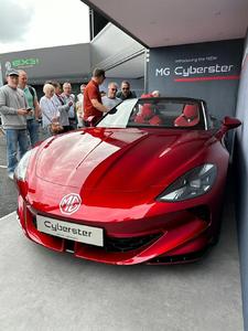 2025 auto elettriche Saic MG Cyberster EV Made in China 4WD leggendarie Editoon New Energy Vehicles Rodster Sports acquista auto <span class=keywords><strong>Online</strong></span> - Product Image 4