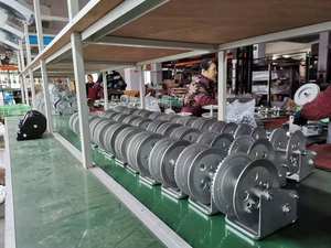 รถลากจูงขนาดเล็ก 1500 ปอนด์ ยี่ห้อ Manufacturer พร้อมรอกมือหมุนแบบชุบสังกะสี สำหรับลากเรือ พร้อมสายสลิงและสายรัด - Product Image 5