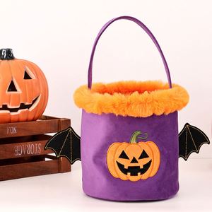 Panier de luxe doux et violet personnalisé pour bonbons d'Halloween, motif chauve-souris et citrouille, idéal pour les tout-petits et la décoration de fêtes - Product Image 1