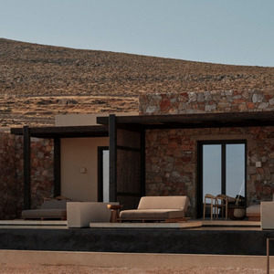 Chaise d'appoint contemporaine pour hôtel de style boutique, siège rembourré, dossier robuste, design élégant, assise pour salon - Product Image 2