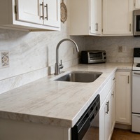 YDSTONE 0 Silica Imitation Pierre Naturelle Quartz Taj Mahal Pierre Artificielle Quartz Blanc pour Comptoir de Cuisine et Design de Table