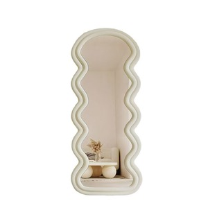 Nuovo <span class=keywords><strong>Specchio</strong></span> <span class=keywords><strong>da</strong></span> Terra a Figura Intera Personalizzato Minimalista a Forma d'Onda Irregolare per Casa e <span class=keywords><strong>Camera</strong></span> <span class=keywords><strong>da</strong></span> Letto - Product Image 5