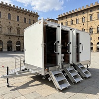 Promotion : Remorque WC Mobile de Luxe à Double Essieu, Multi-Postes, avec Rampe d'Accès pour Fauteuils Roulants, Toilettes Accessibles pour Événements Extérieurs