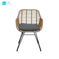 Chaise en osier antique Uland, chaise en rotin de jardin, chaise de salle à manger en osier et acier, meubles en rotin d'extérieur rembourrés
