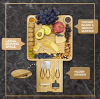 Venta al por mayor de tabla de queso de bambú y juego de cuchillos Unique Christmas Bamboo Charcuterie Platter para uso en cocina