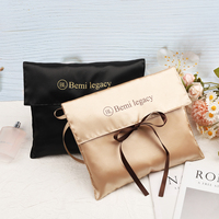 Enveloppe en satin personnalisée Sac d'emballage cadeau cosmétique Perruque en cheveux en satin de soie imprimée avec logo personnalisé Pochette enveloppe à poussière pour lingerie