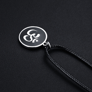 Collana con simbolo Om in acciaio inossidabile per uomo collana con ciondolo a disco rotondo Om in pelle nera con catena a corda smaltata induismo indù - Product Image 4