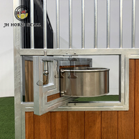 Box de chevaux intérieur en acier galvanisé à chaud avec structure en acier, design de luxe, façades de box en bois de bambou